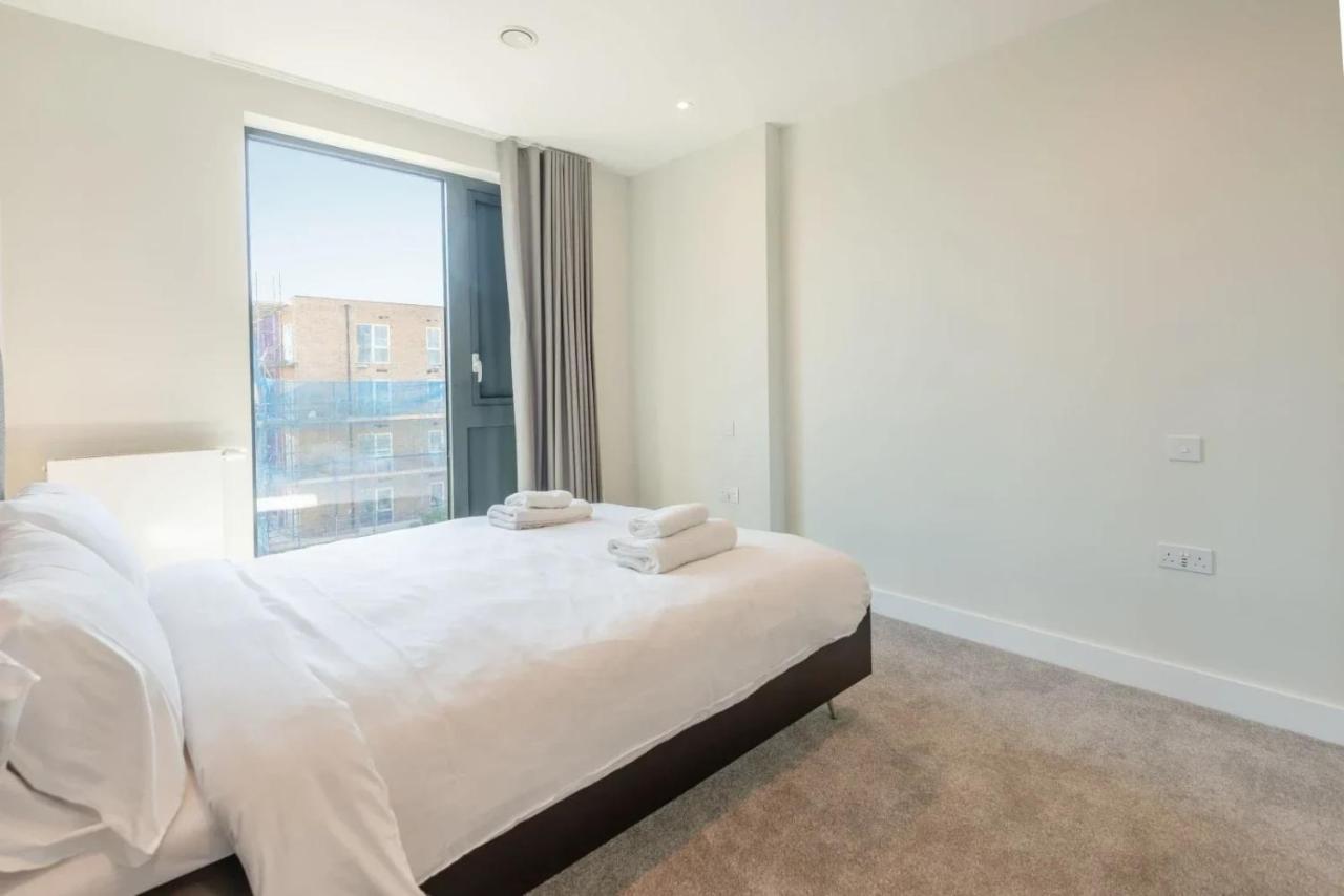 Modern Apartments In Brentford 2 Minutes Walk From Kew Bridge Exterior photo